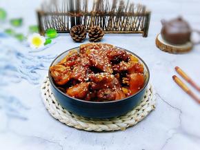 盛出装盘撒上白芝麻。