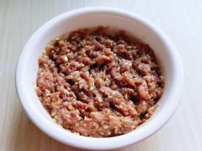 搅拌均匀，腌制2小时以上。