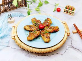 盛出装盘，撒上熟白芝麻。