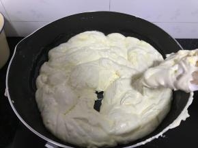 棉花糖熬成有点发黄的状态即可