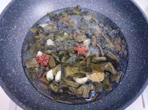 加入纯净水，适量多一点。