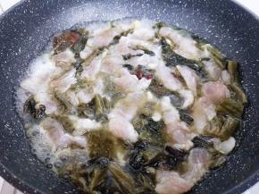 全部加入锅中。