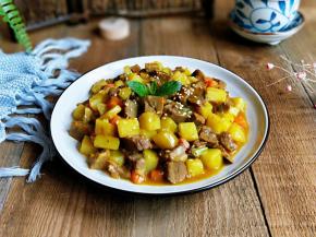 盛出装盘，撒白芝麻。