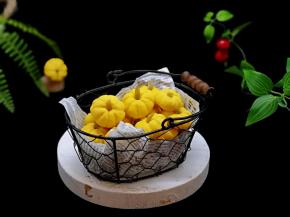 南瓜味的小饼干。