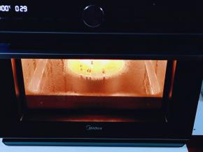 再次入蒸烤箱中层，鲜嫩纯蒸功能，温度为100°、时间30分钟！结束后焖5分钟再取出！