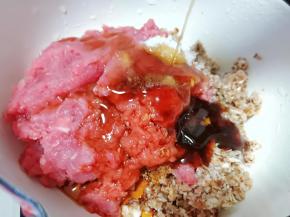 蚝油2勺、盐1勺、鸡精、猪油2勺（猪油提前化开，容易搅拌）