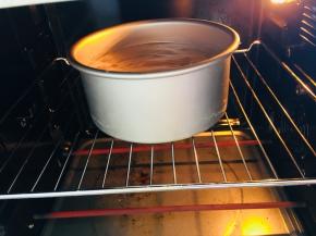 放入烤箱上下火160度烤40分钟