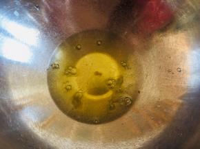 蛋清中滴入三滴白醋