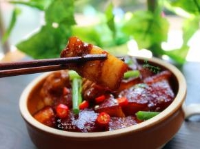过年家宴必备，红红火火，香辣红烧肉。