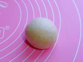 将收口朝下，揉圆。