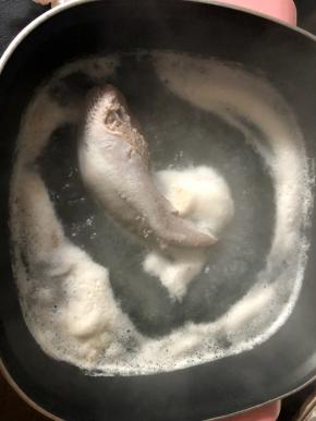煮沸以后再小火煮2到3分钟即可。
