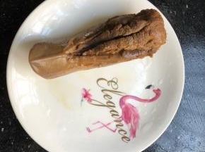 煮好的猪舌取出。