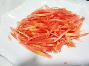 胡萝卜一个切丝