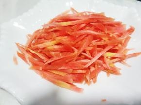 胡萝卜一个切丝