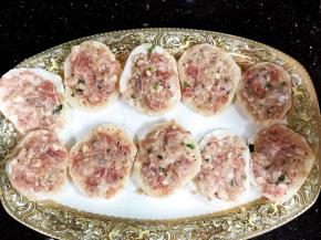 酿好肉馅的莲藕片