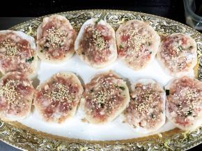 上门撒上少许白芝麻。