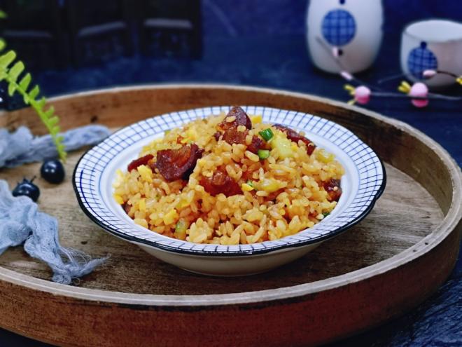 酱油腊肠炒饭