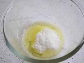 蛋清加入白糖