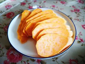 3.	地瓜用刨刀去皮，再切片，