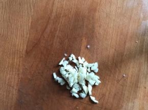 备好蒜末