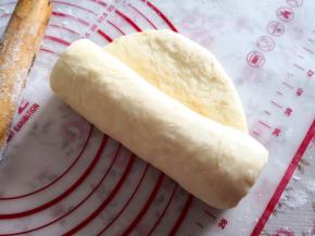 5.	从一头慢慢卷起来，