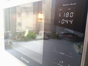 14.	长帝蒸气电烤箱预热180度，选择上下烤，最下层，用温度180度烤45分钟，