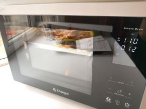 10.	长帝蒸烤箱水箱加好水放入水箱处，关上烤箱门，选择纯蒸功能，温度设定110度，时间设定12分钟，启动长帝蒸烤箱，