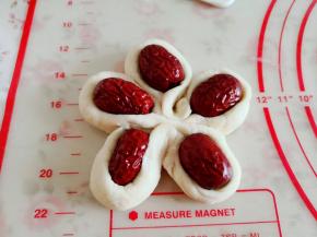 12.	一共放5颗，此为第三层，放在前两层上，