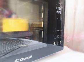 9.	长帝蒸烤箱预热180度，最下层，选择上下烤功能，180度烤25分钟，烤到10分钟左右的时候加盖锡纸，防止上色过重。