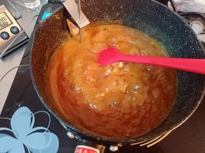 刮刀要不停地搅拌