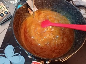 刮刀要不停地搅拌