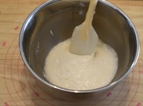 三种材料搅拌均匀后冷却备用。