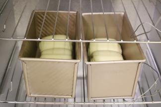 发酵箱设置温度为32度，湿度75度，时间1小时。