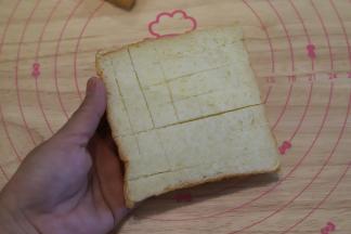 再切成小方格，不要切断。