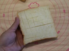 再切成小方格，不要切断。