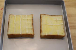 也可在吐司片上挤上沙拉酱，味道也很赞哦！