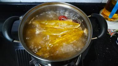 除了肉丸子，其他材料一起放入