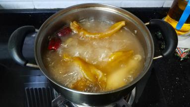 大火煲十分钟后转中小火