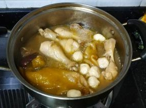 打开盖子香味扑面而来，放入肉丸子再煲三分钟关火