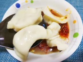 捞入调好的碗里