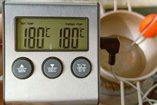 当温度达到180度的时候关火。