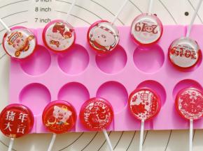 如果没有就把燃气灶开最小火，有气泡那面向下在火上晃几下就可以了。