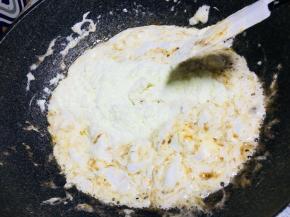 软化没有小块，倒入奶粉