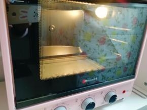 烤箱上下管160度预热。