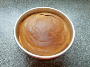 出炉，微微开裂，摔一下震出热气。