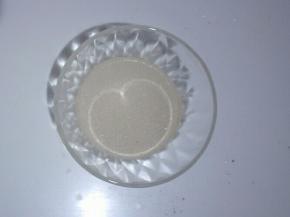 酵母放入水中融化