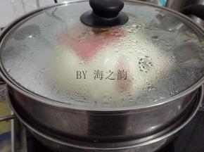 在温暖处醒发15分钟，大火转中火蒸15分钟左右。时间到关火，继续焖5分钟再开盖