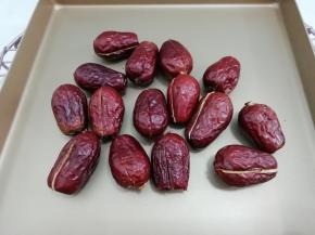 全部剪好后，用手轻轻的掰一下