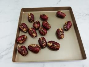 大枣夹核桃葡萄干做好了