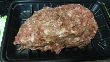 牛肉馅调味搅拌均匀